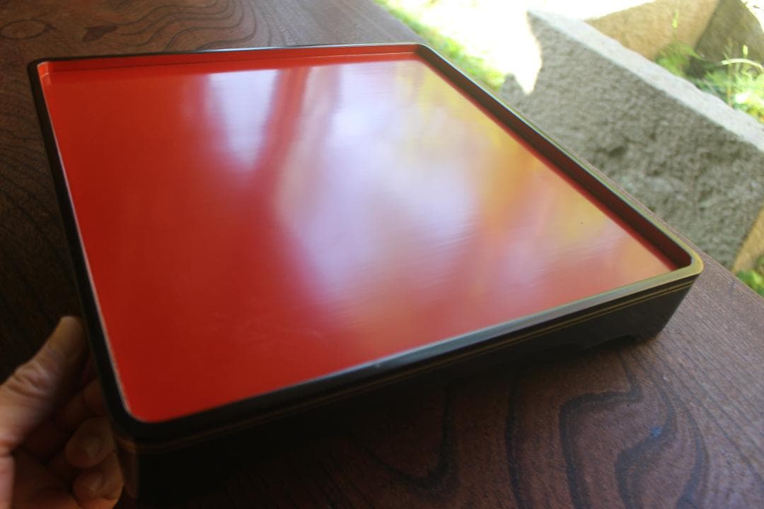 デッドストック！上質内朱黒漆に極上菊沈金の映える台付輪島塗二段重（検重箱お重