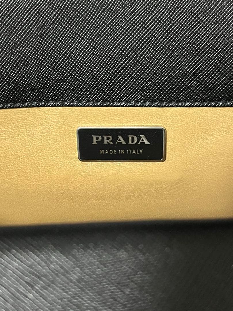 プラダ ブリーフケース
