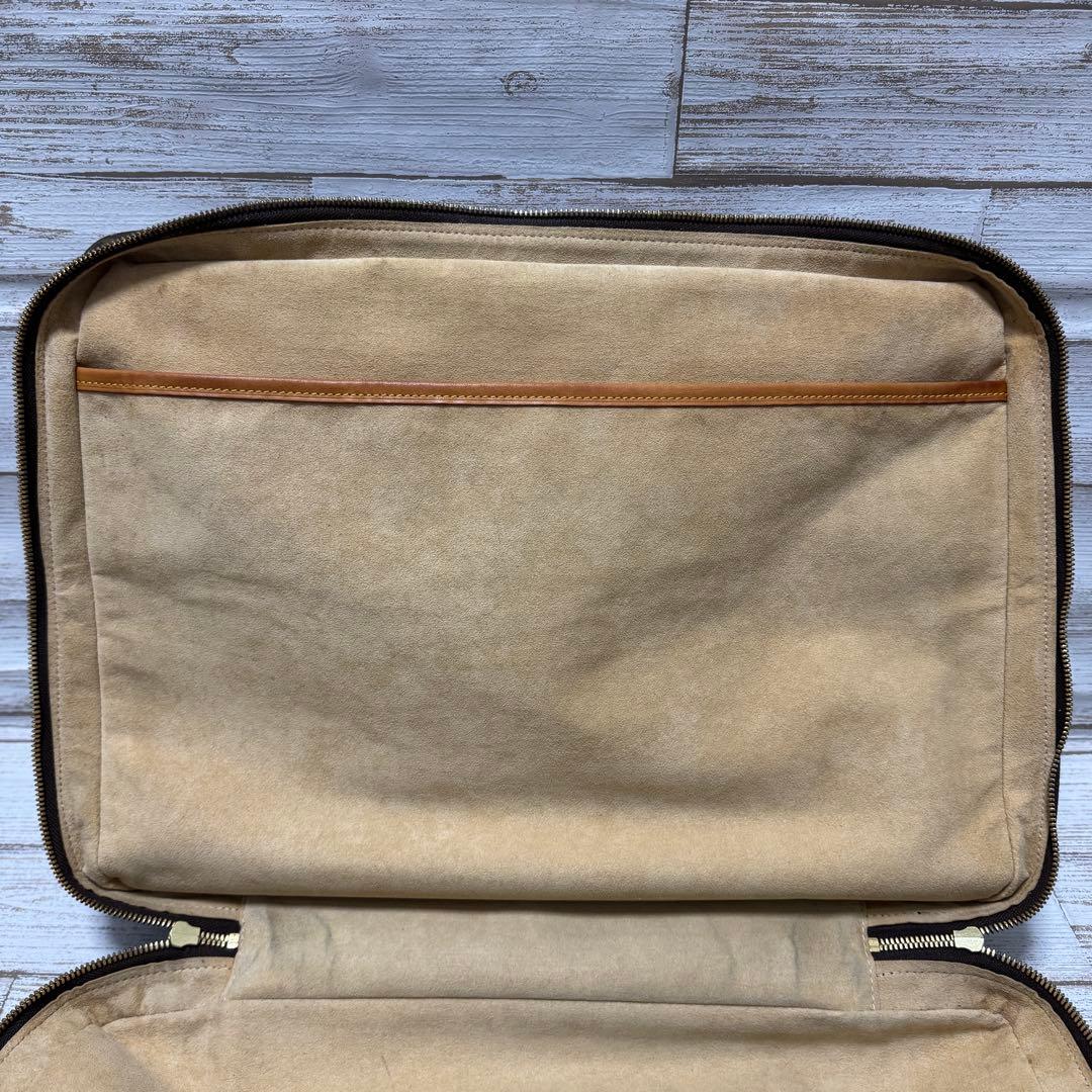 ルイヴィトン ポルト ドキュマン ヴォワヤージュ 2コンパートメント