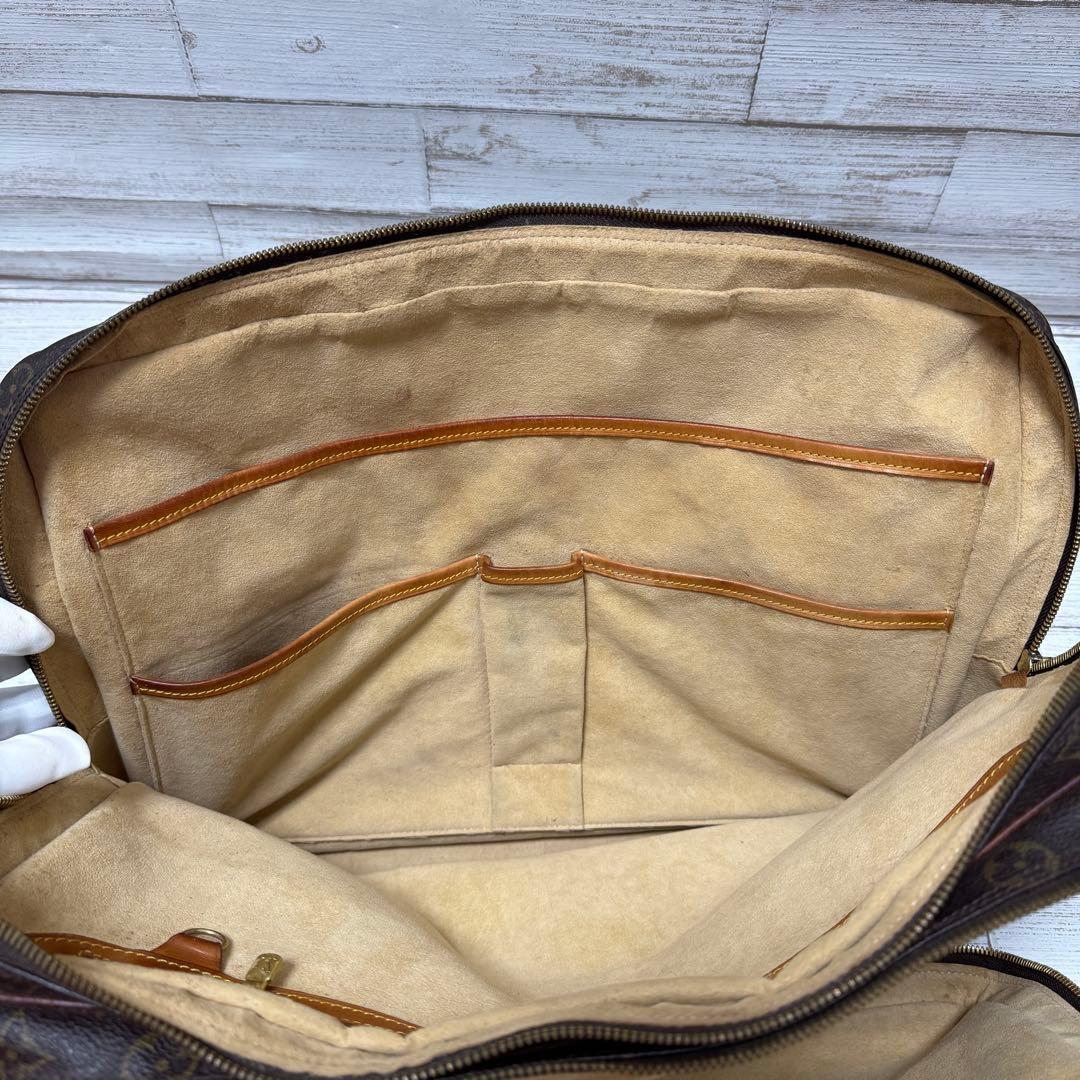 ルイヴィトン ポルト ドキュマン ヴォワヤージュ 2コンパートメント