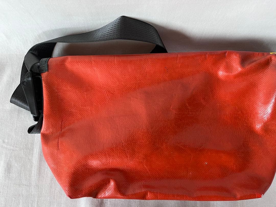 FREITAG メッセンジャーバッグ 赤/黄色