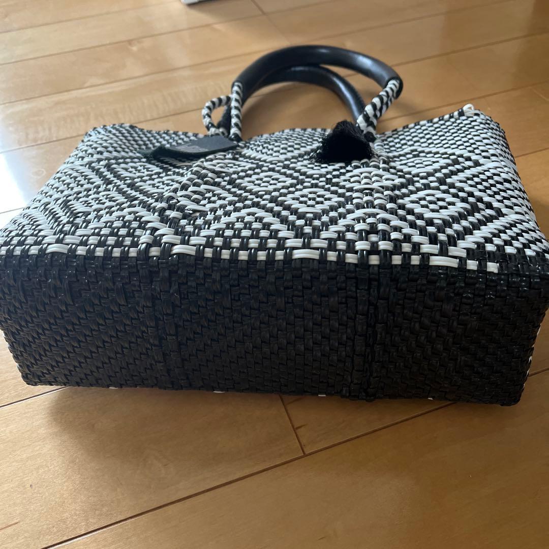 WOVEN かごバッグ ブラック・ホワイト