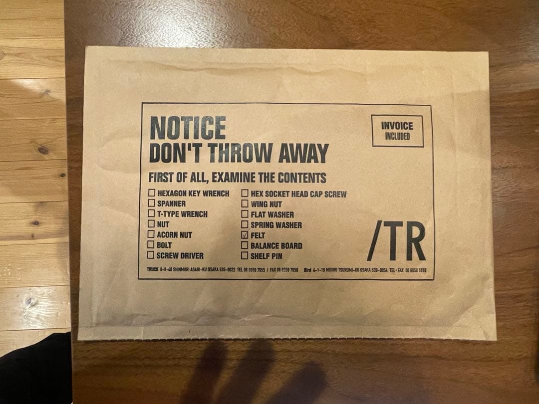 トラックファニチャー　FURROWED-LEATHER ARM CHAIR