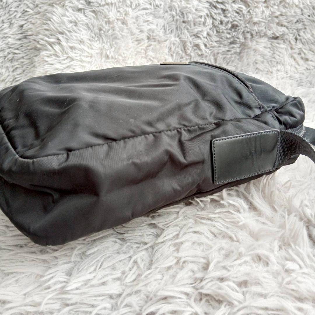 プラダ PRADA ナイロン ショルダーバッグ 黒 B7370 三角ロゴ