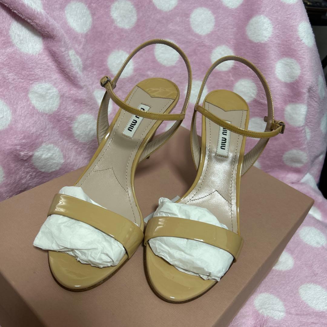 Miu Miu ベージュ ストラップサンダル