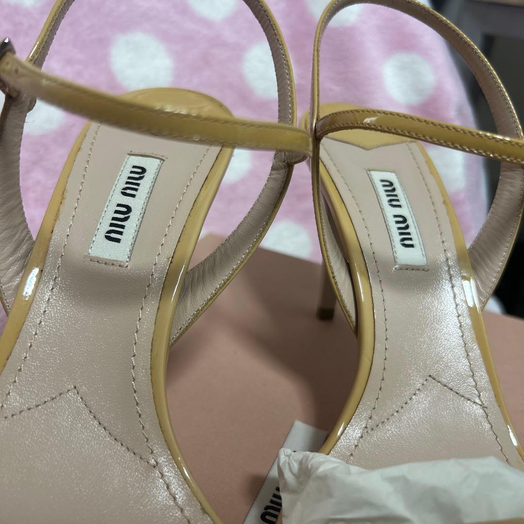 Miu Miu ベージュ ストラップサンダル