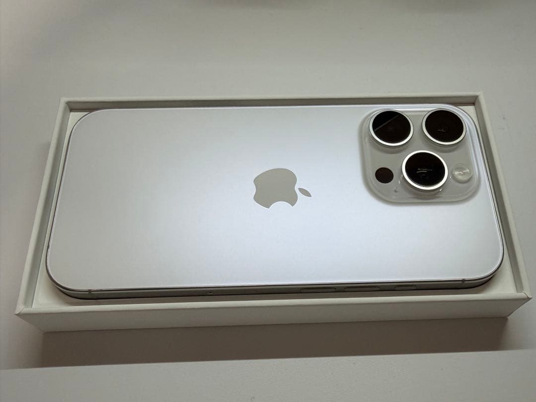 【バッテリー100%、Apple盗難保証】iPhone 16 pro 256GB