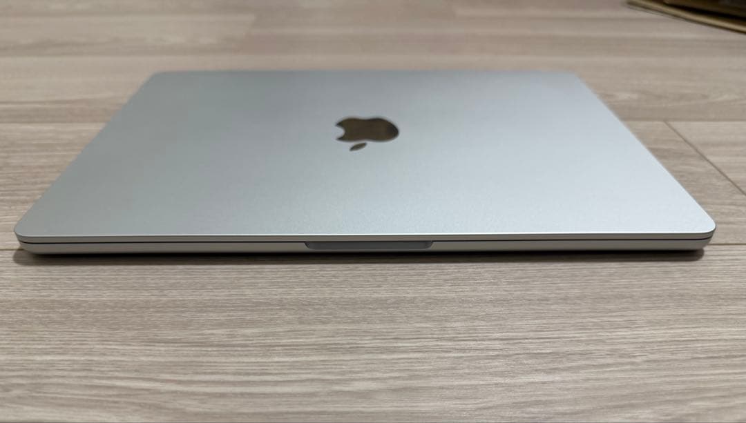 M2 MacBook Air（2022年モデル）シルバー