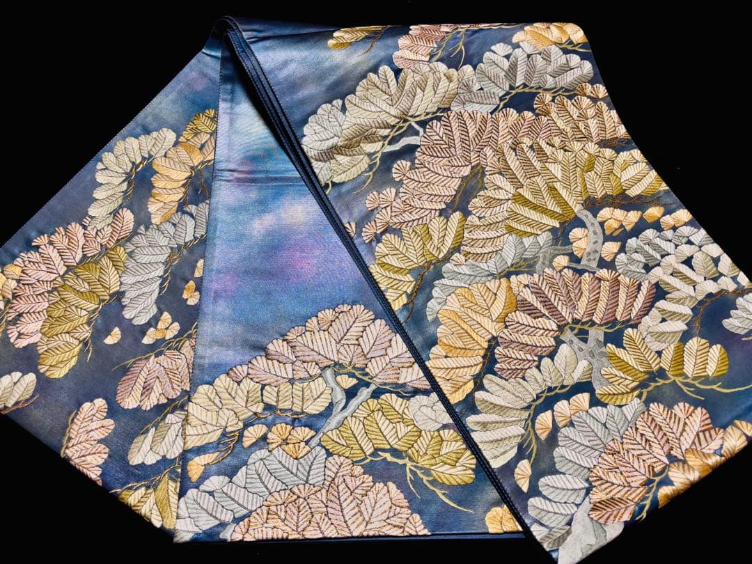 【美品】袋帯　蘇州刺繍　葉模様　刺繍部分多め お太鼓柄　美しいブルー