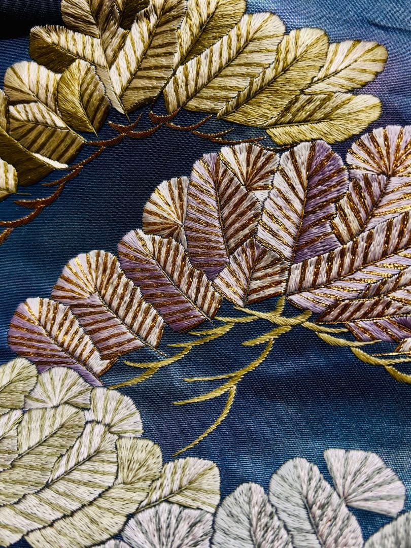 【美品】袋帯　蘇州刺繍　葉模様　刺繍部分多め お太鼓柄　美しいブルー