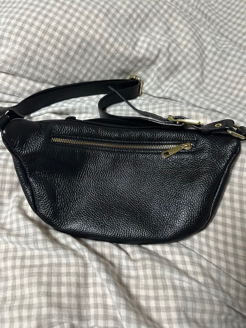 AULENTTI オーレンティ　レザー　ボディバッグ