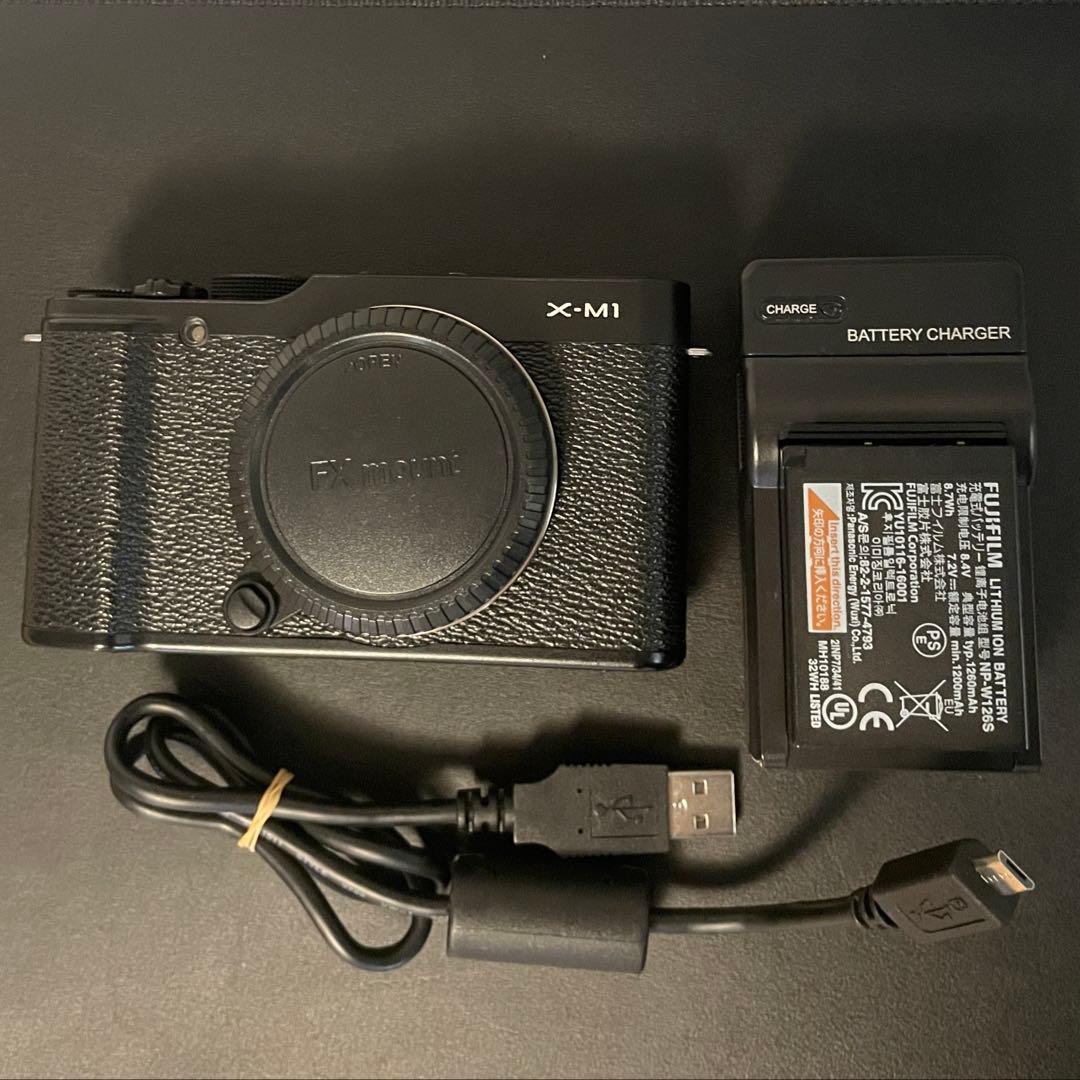 FUJIFILM X-M1 Body Black Set 充電器& ケーブル付き
