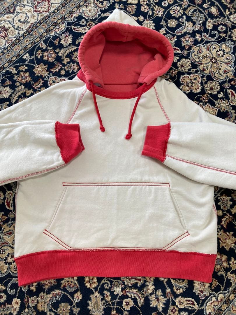 FUMIKA_UCHIDA/2-TONE PULLOVER HOODIE　レッド