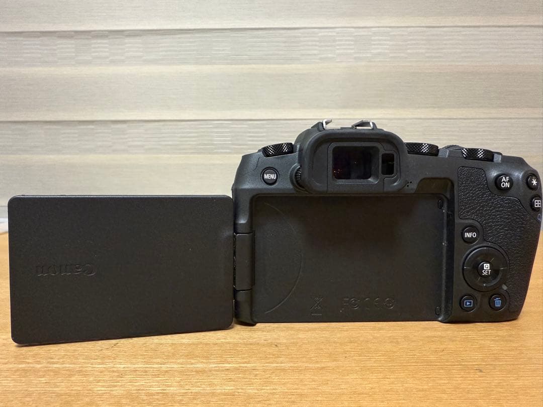 【美品】CANON EOS RP 本体　バッテリー付き