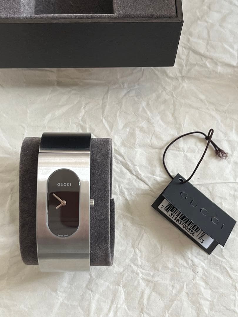 ⭐︎GUCCI グッチ バングルウォッチ⭐︎シルバー ブラック文字盤 箱有り