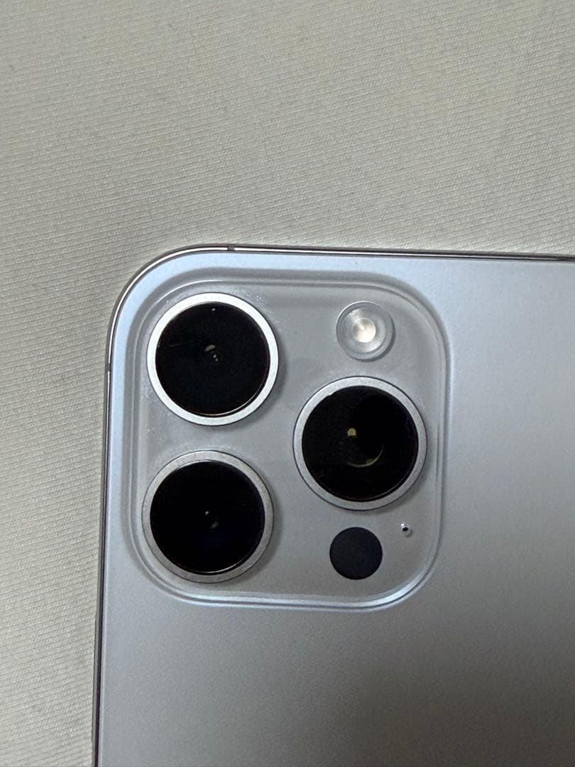 iPhone 16 Pro 256GB ホワイト【訳あり・Coachケース付】