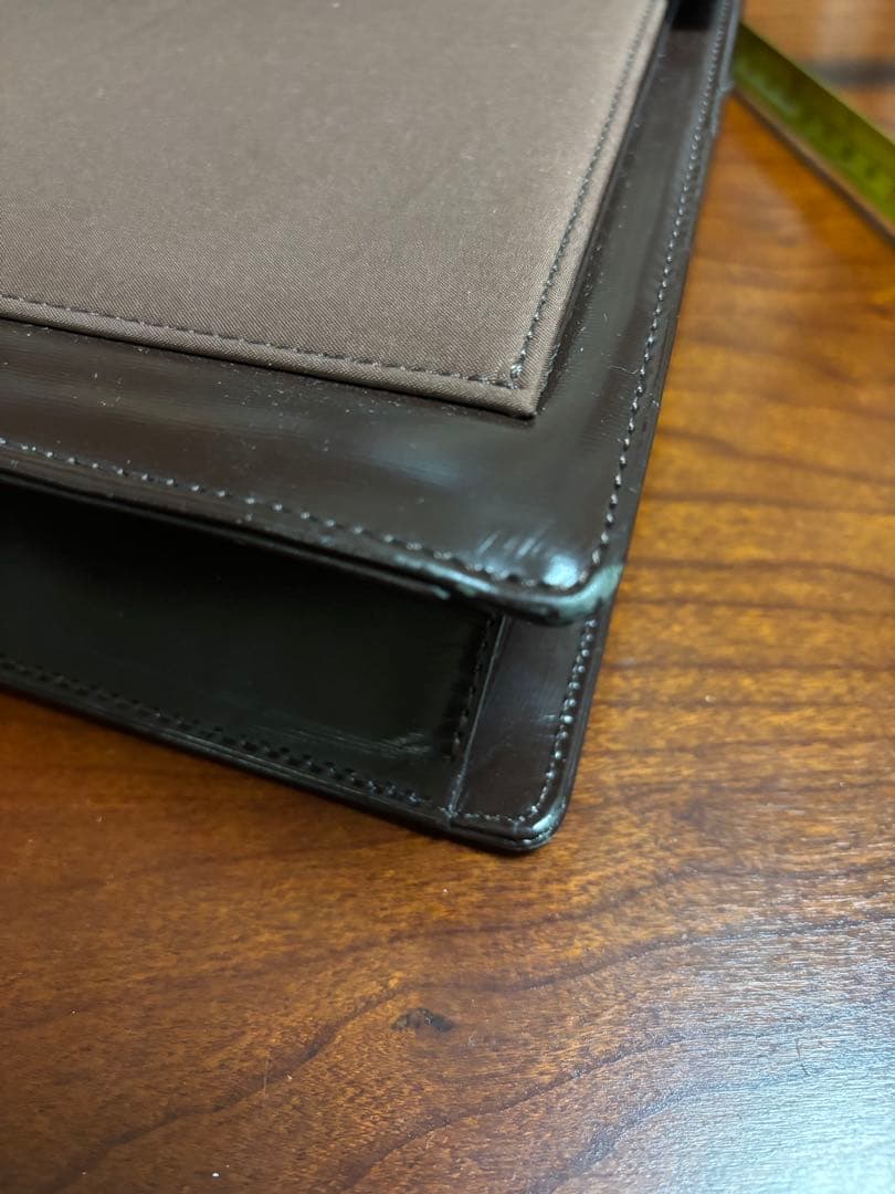 Yves Saint Laurent ブラウンショルダーバッグ新品未使用品