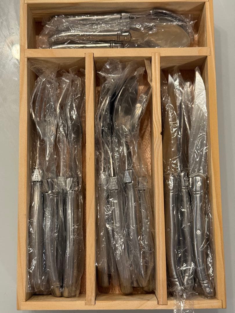 Laguiole カトラリーセット ２４本入り刻印なし木箱付き　シルバー