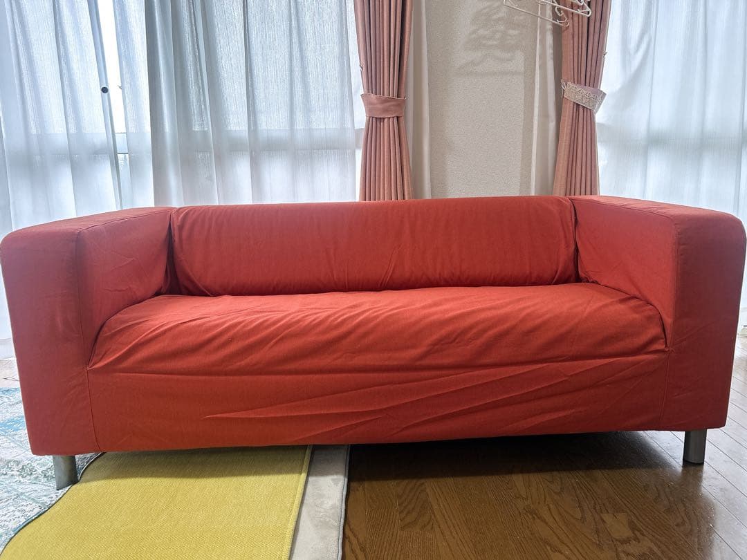 IKEAの2人掛けソファ