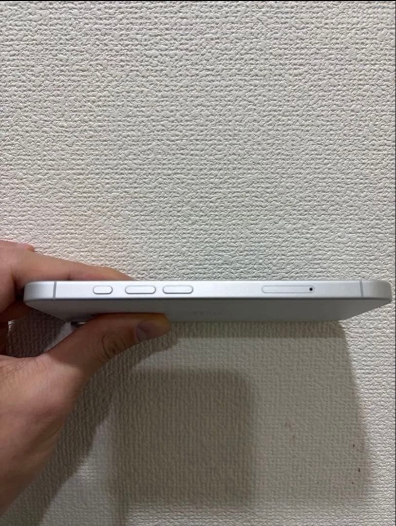 iPhone 16 256GBホワイト 海外版95% Esim機能ない