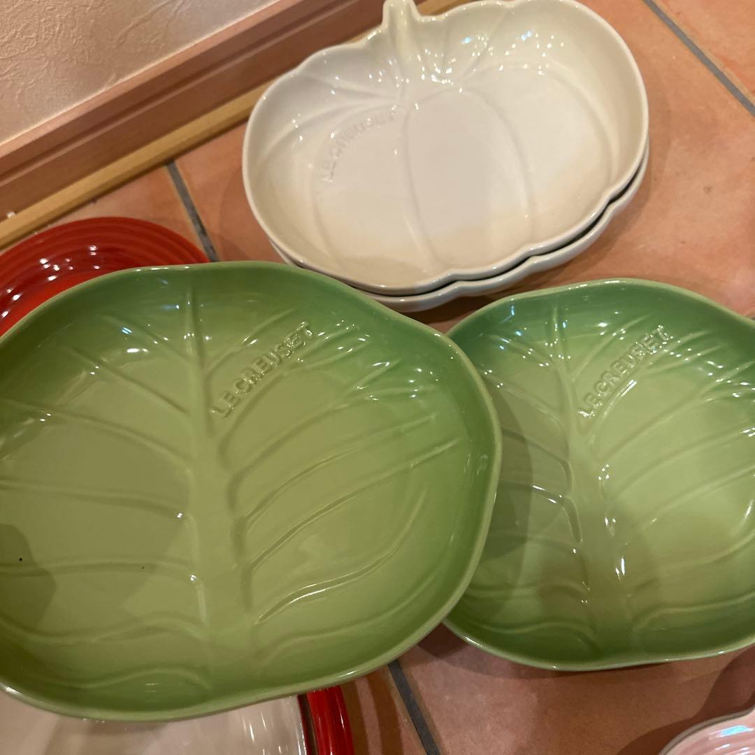 お鍋＋44皿＋お花の2段お菓子入れ　Le Creuset お鍋　食器セット