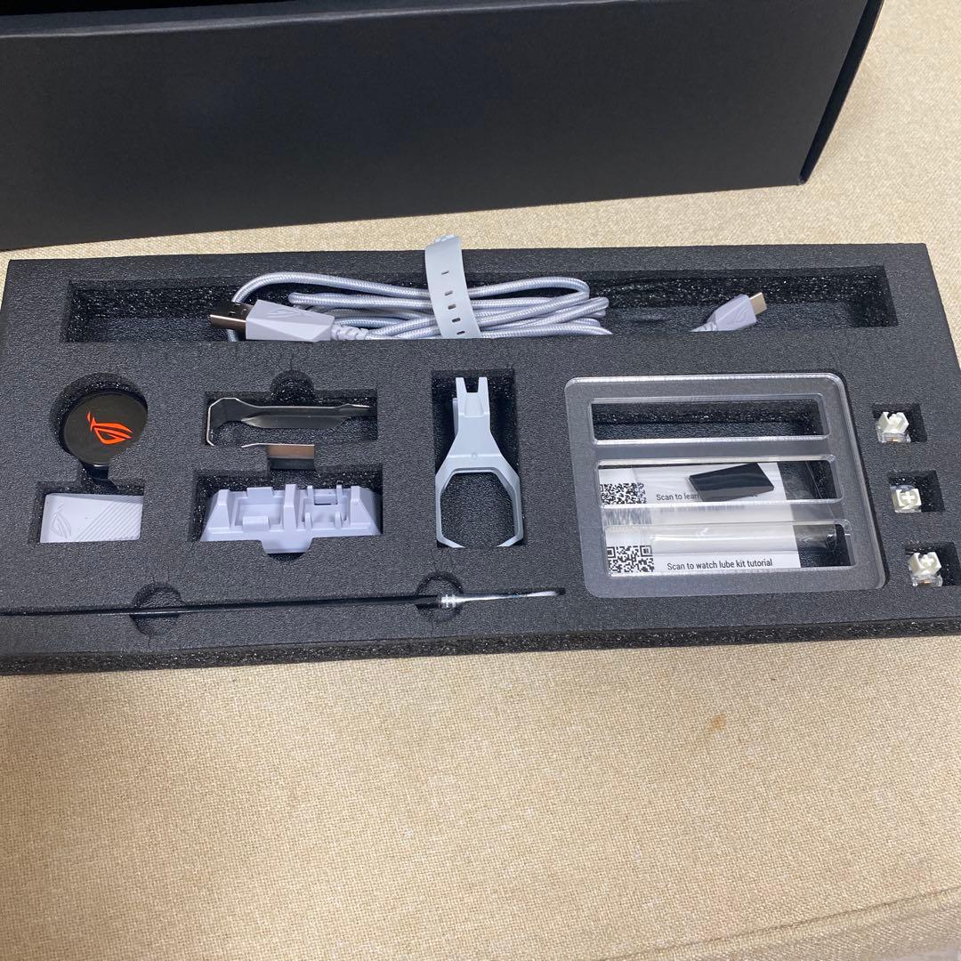 キーボード ASUS ROG Azoth Moonlight White