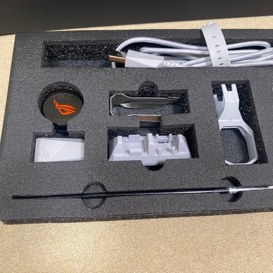 キーボード ASUS ROG Azoth Moonlight White