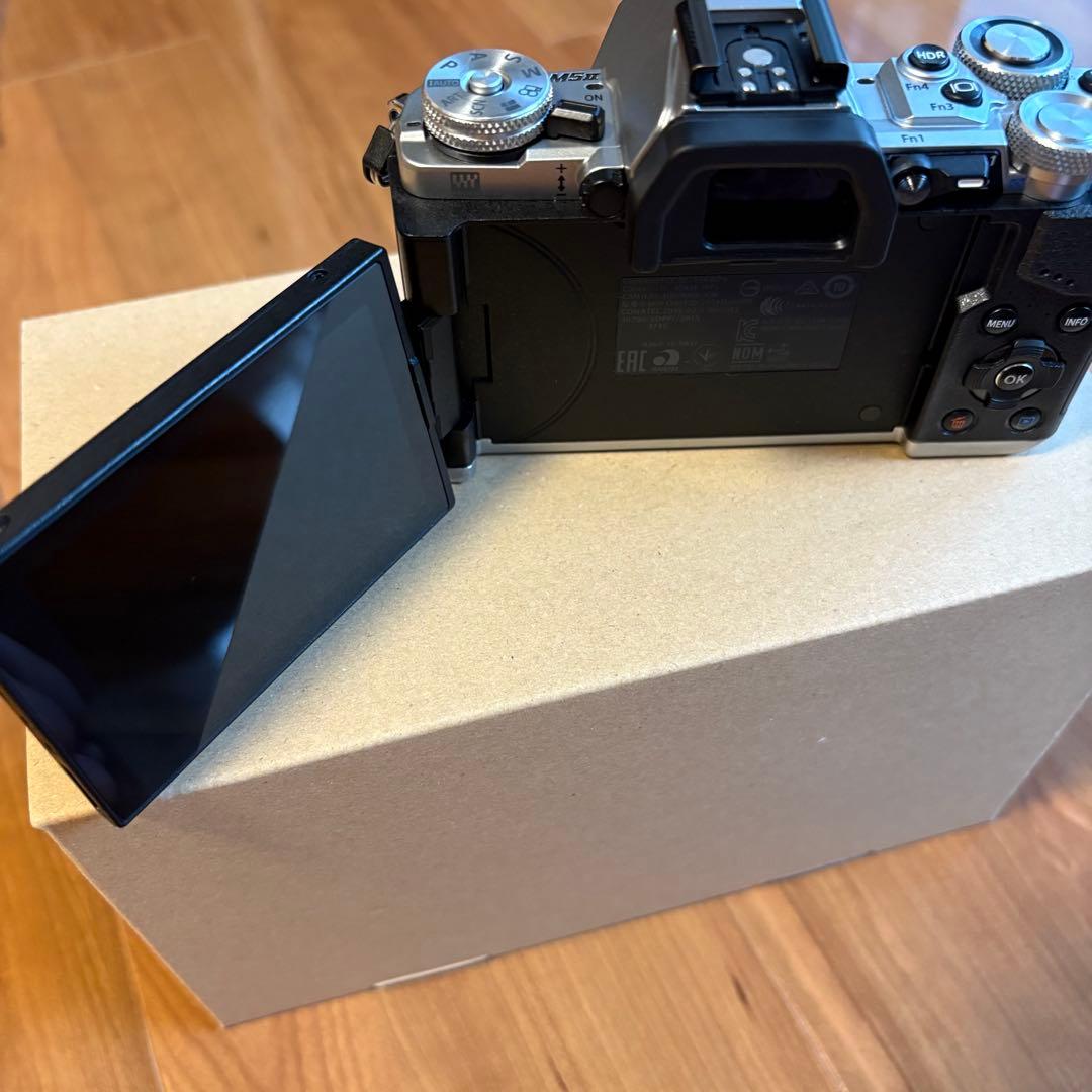 かきー【美品】OLYMPUS OM-D E-M5 MarkII シルバー