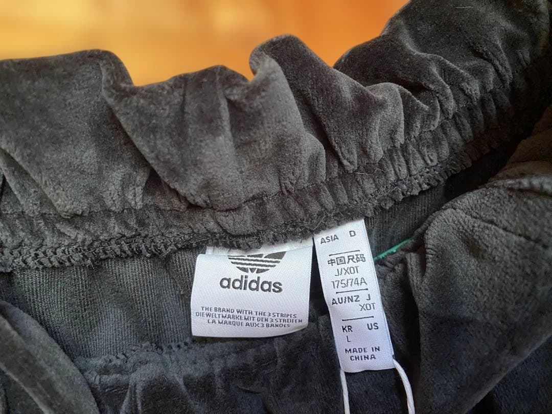 新品/アディダス ベロアブラック セットアップ/XOT/各所にドローコード