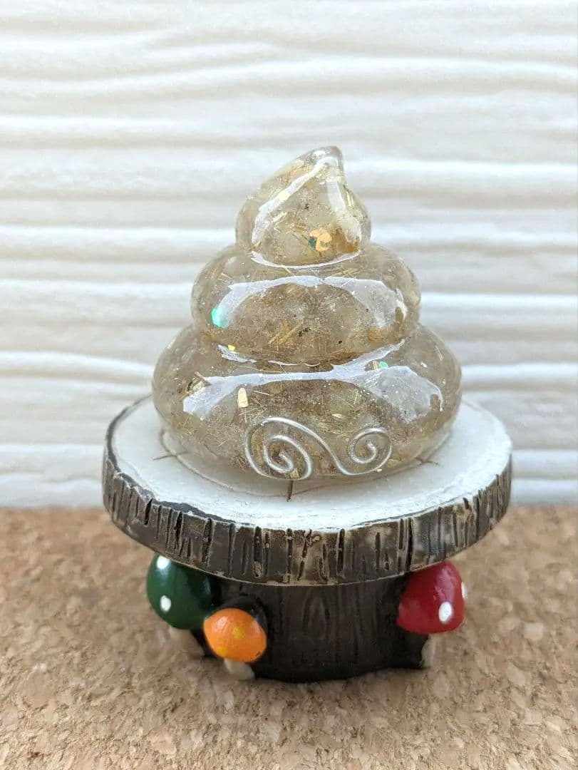 【つる927】ゴールドルチルクォーツのうんこちゃん形オルゴナイト☆他３点