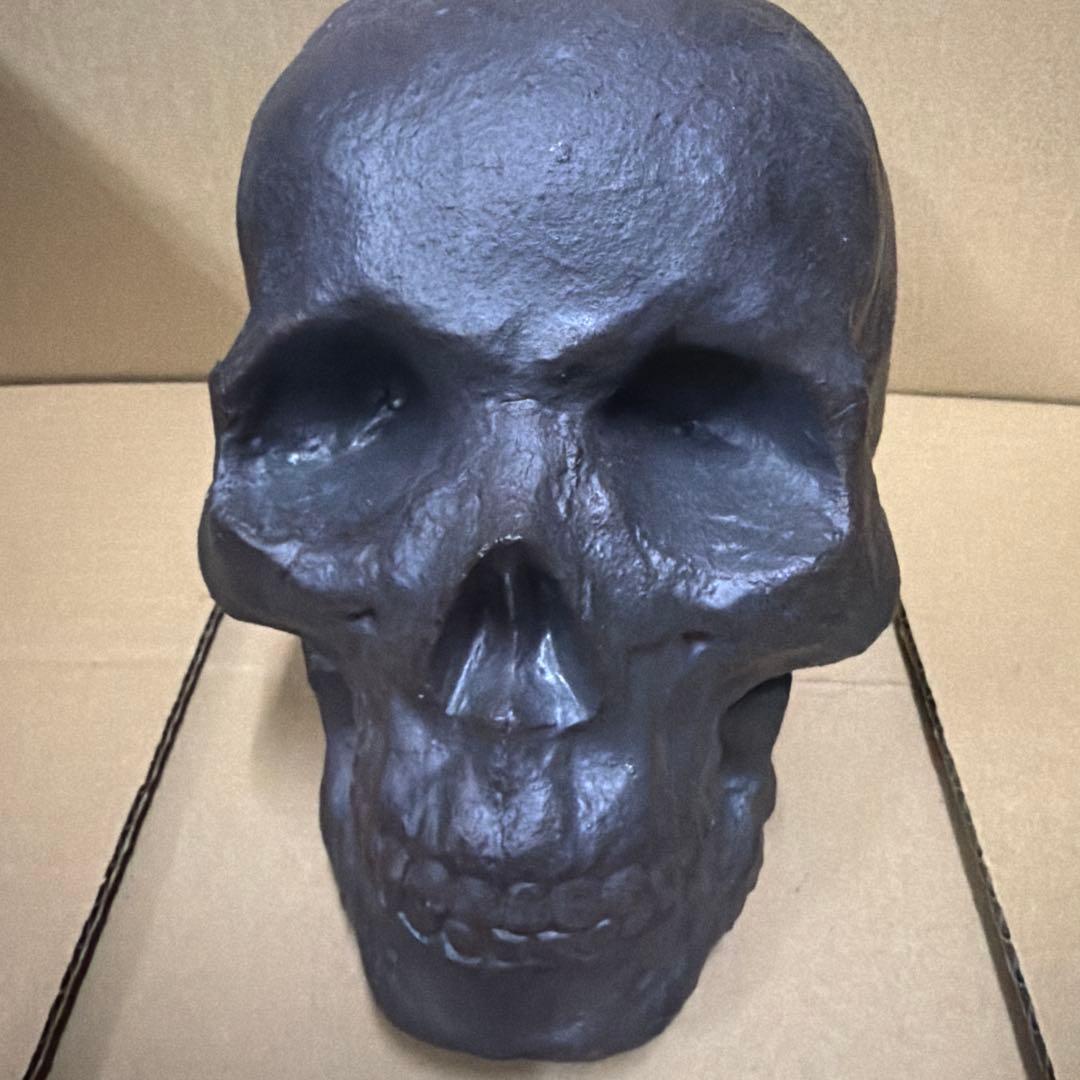 ダークブラウンの頭蓋骨置物　陶器