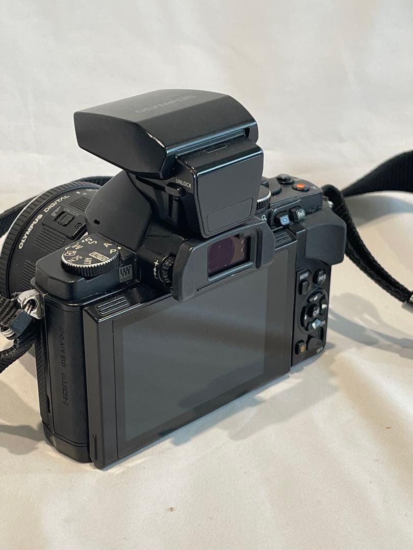 お値下げ　OLYMPUS OM-D E-M5 ブラック　フラッシュ　レンズ付