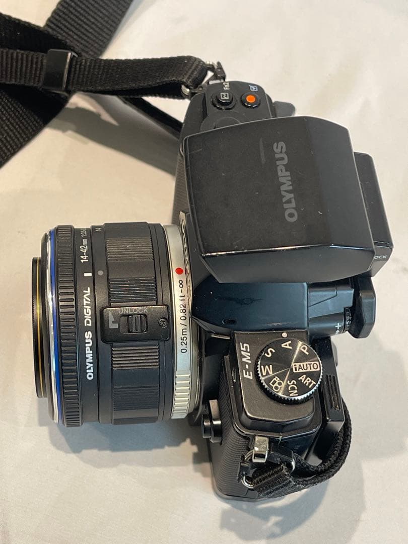 お値下げ　OLYMPUS OM-D E-M5 ブラック　フラッシュ　レンズ付