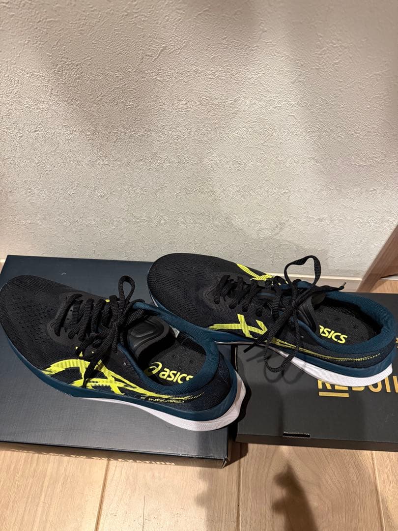 マジックスピード4 アシックス　ランニングシューズ ブラック　27センチ