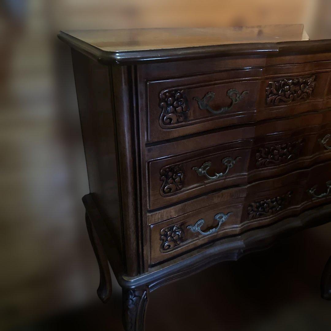 瞬間的❣️お値下げヴィンテージ　猫脚　装飾的な彫刻入り　木製チェスト