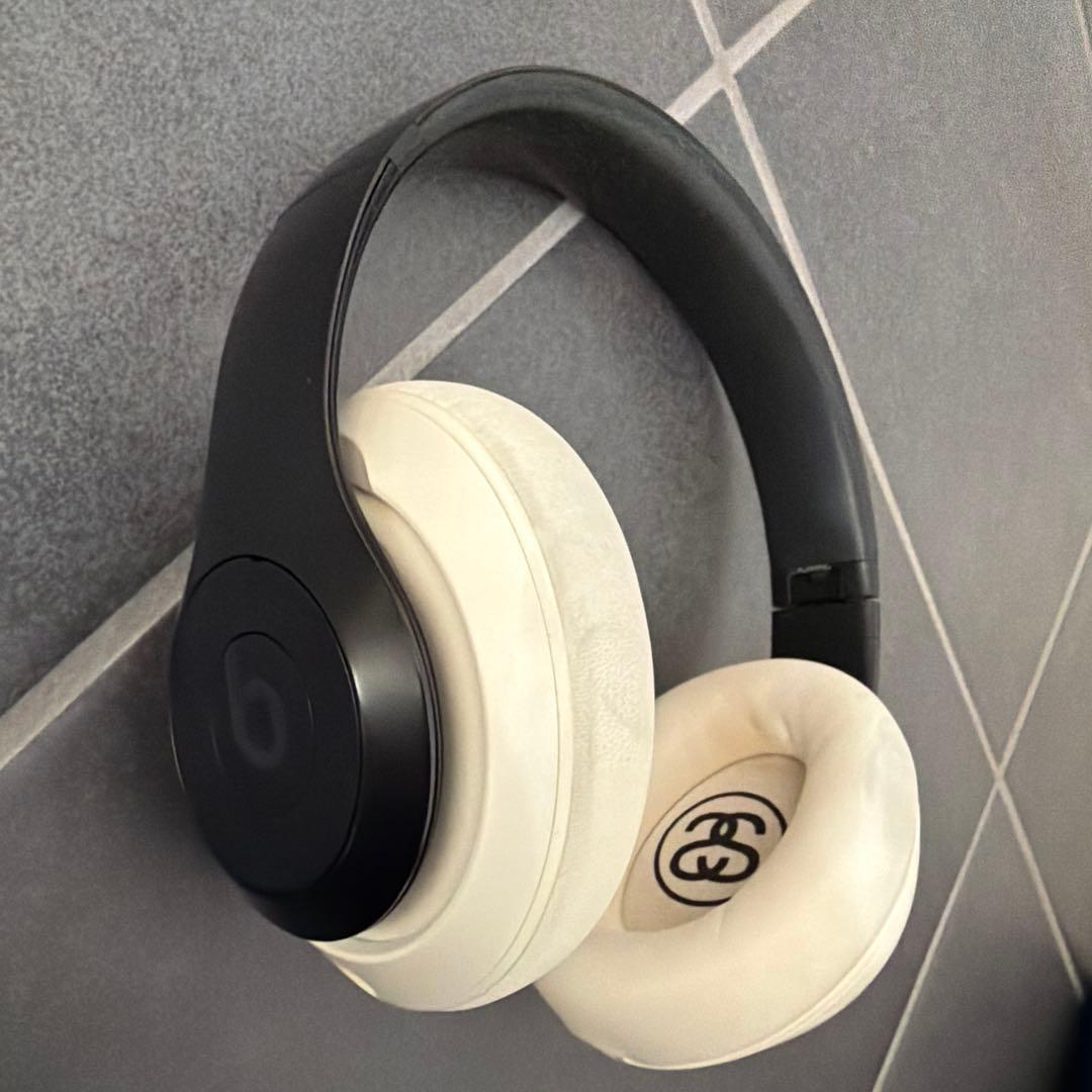 Stussy × Beats Studio Pro ワイヤレスヘッドホン