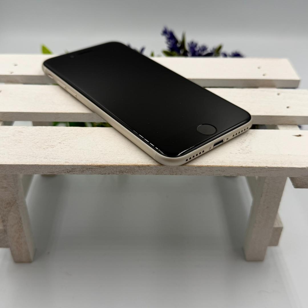 【美品】iPhone SE第3世代 64GB スターライト 377