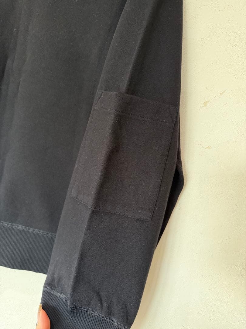 プラダ　ブラック クルーネック スウェット