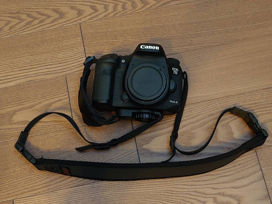 Canon EOS 7D Mark II デジタル一眼レフ　条件値引きあり