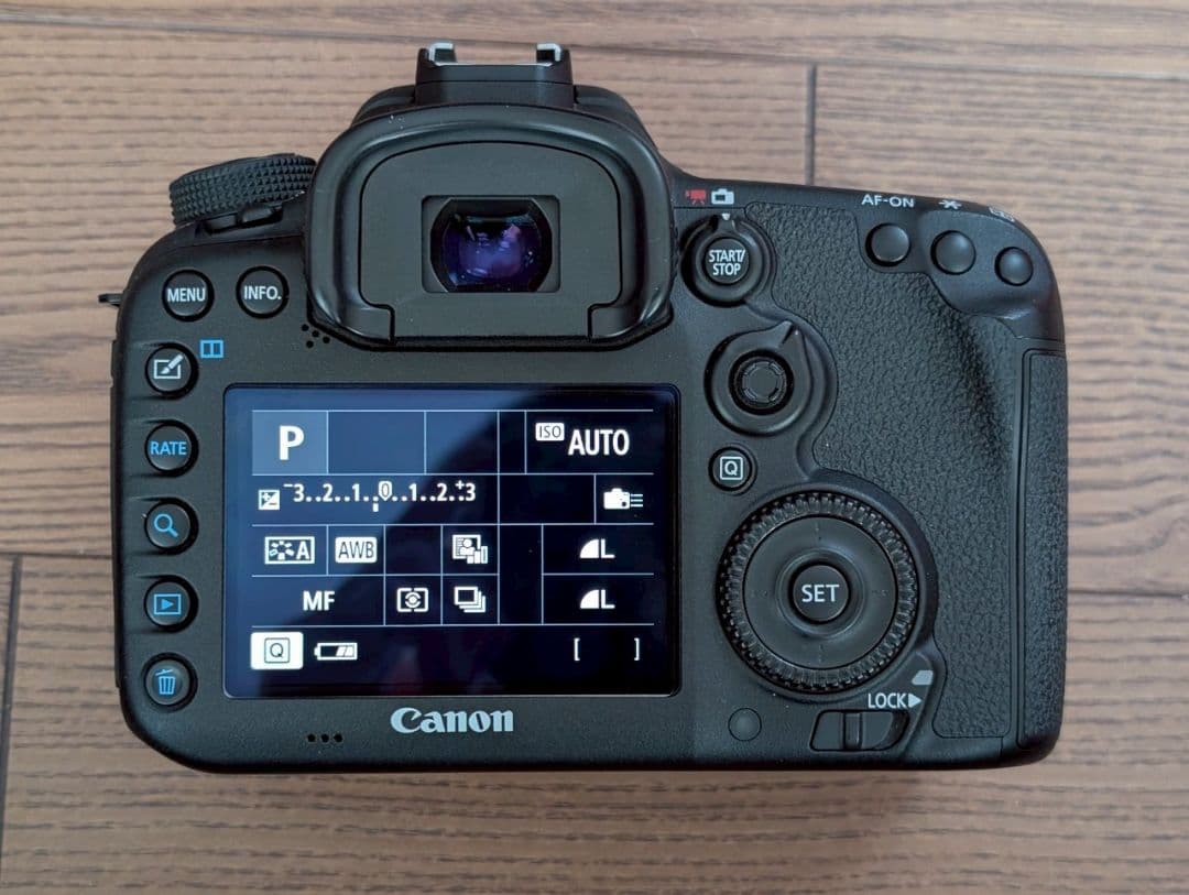 Canon EOS 7D Mark II デジタル一眼レフ　条件値引きあり