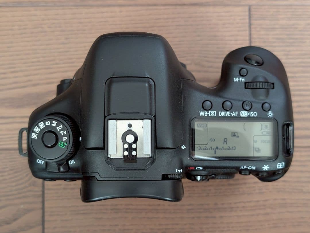 Canon EOS 7D Mark II デジタル一眼レフ　条件値引きあり