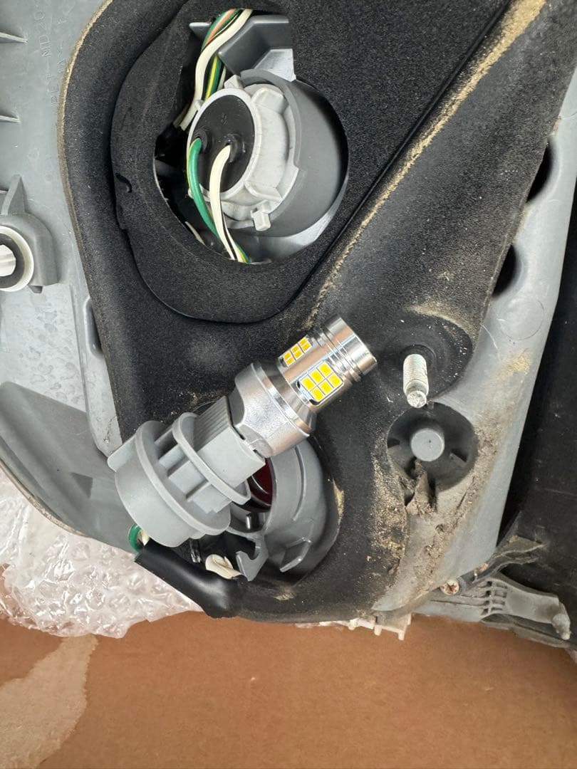 30プリウス後期純正テールライト　寒冷地仕様