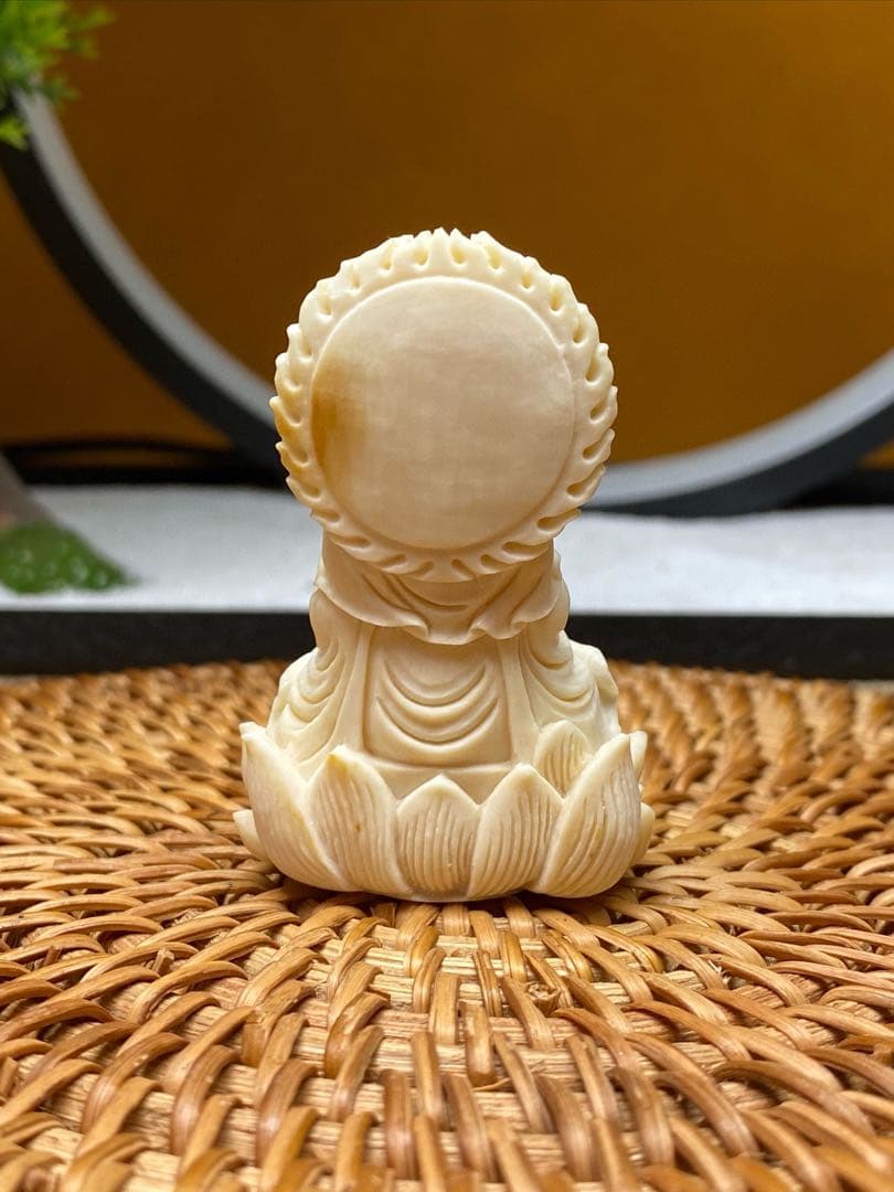 天然マンモス牙美しい手作り彫刻　浄瓶観音　置物