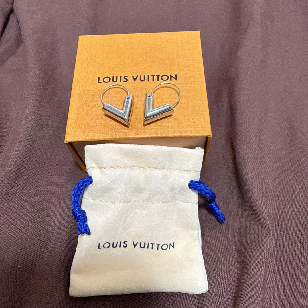 M*y様 LOUIS VUITTON シルバー V字型ピアス