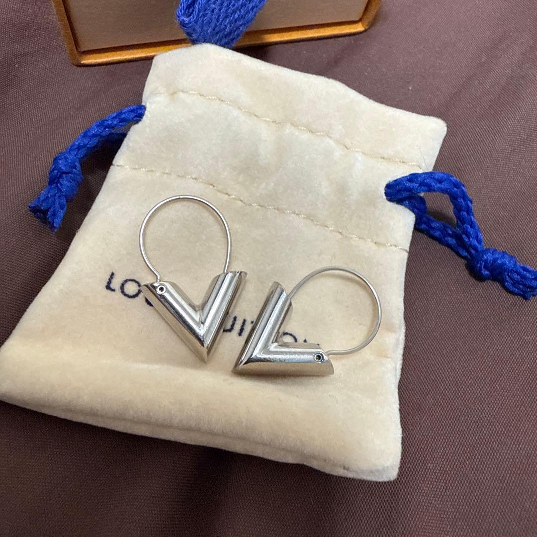 M*y様 LOUIS VUITTON シルバー V字型ピアス