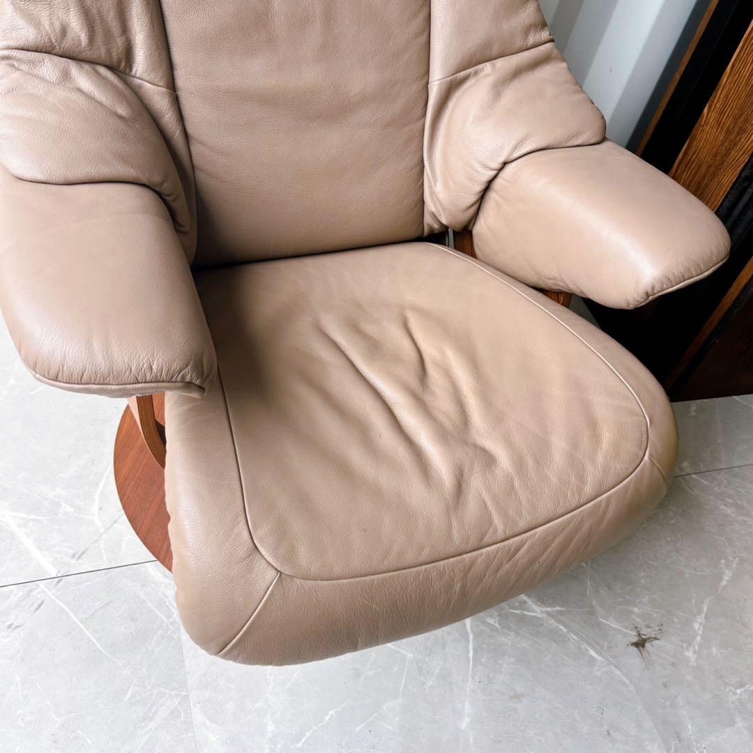 取付無料！カリモク ザ・ファースト RU73 本革グレージュチェア・オットマン✨