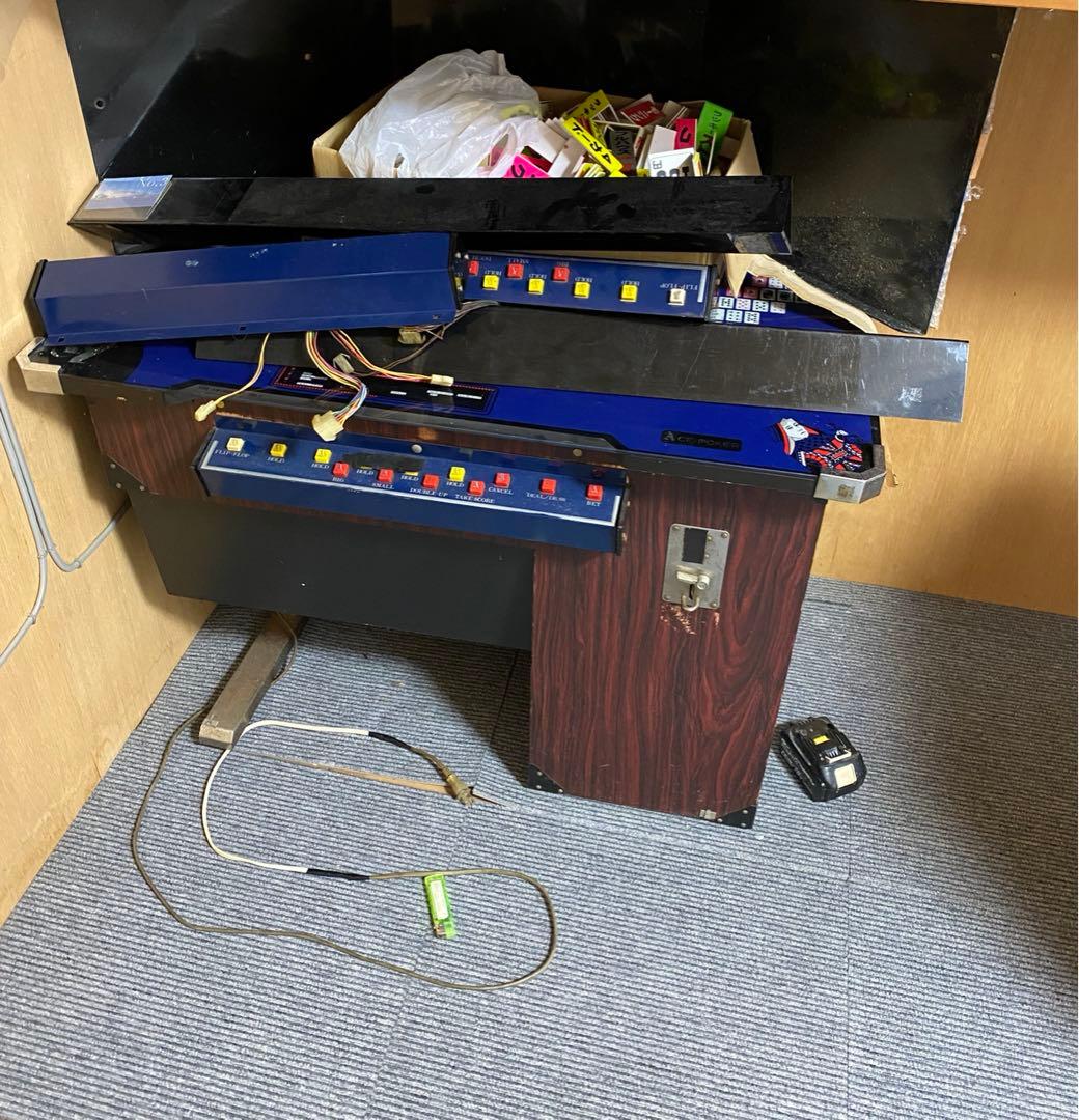 電子ポーカー台　機械