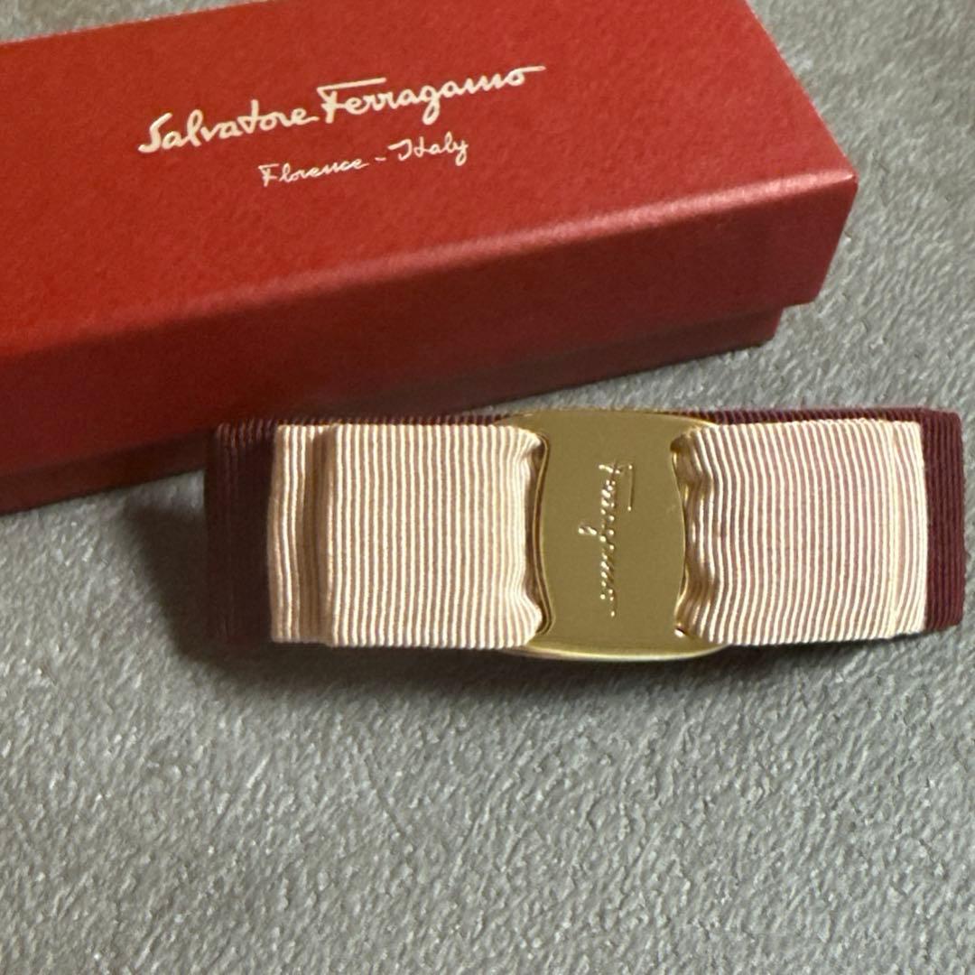 フェラガモバレッタ リボン バイカラー ヘアアクセサリー 箱付き