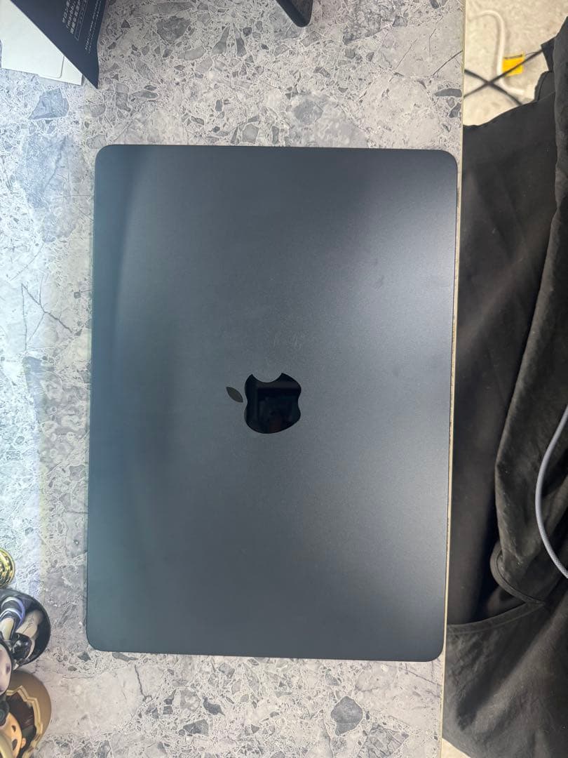 ほぼ新品Apple Macbook Air M4 13インチ 16GB 256G