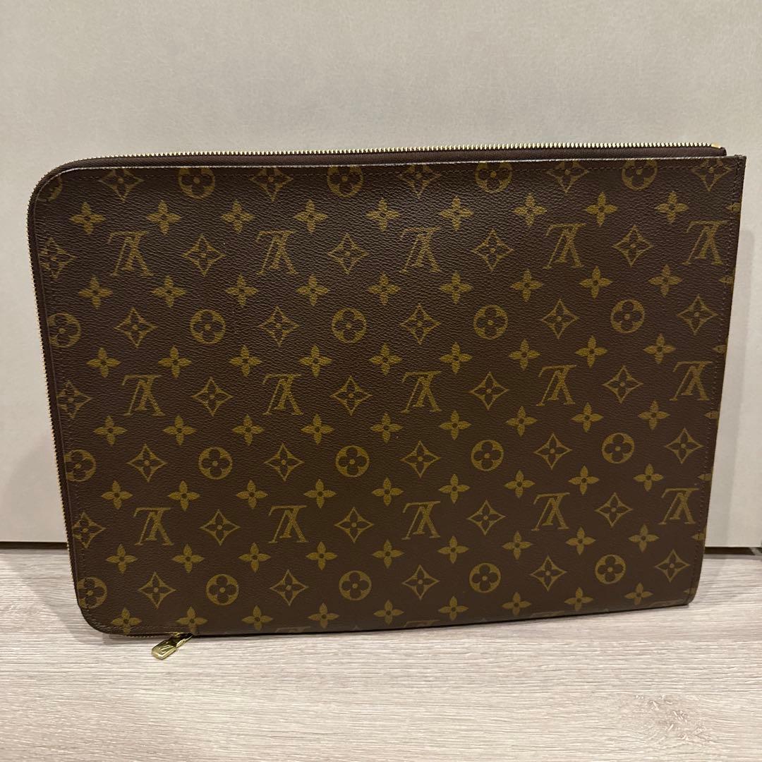 LOUIS VUITTON　書類ケース ￼￼